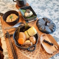 可能是餐巾環、玉米和文字的圖像