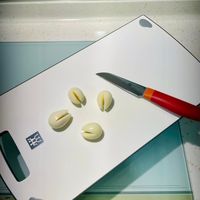 可能是刀、食物和文字的圖像