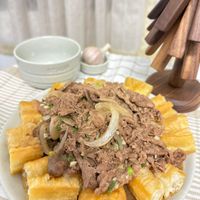 可能是肉排和豆腐的圖像