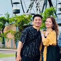 可能是 2 個人和文字的圖像