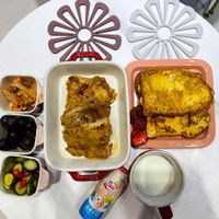 可能是法式吐司、歐姆蛋、豆腐和文字的圖像