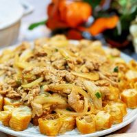 可能是豆腐和炒麵的圖像