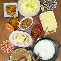 可能是豆腐、麵、炒麵、火鍋和文字的圖像