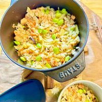 可能是炒麵和炒飯的圖像