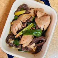 可能是香菇、鯷魚和拉麵的圖像
