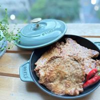 可能是牧羊人派、肉餡餅、水果塔和文字的圖像