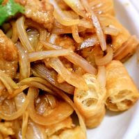 可能是麵和炒麵的圖像