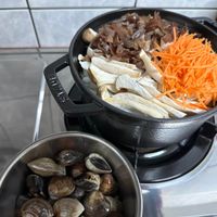 可能是香菇、麵和豆腐的圖像