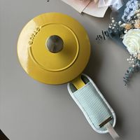 可能是吹風機、洋桔梗、滿天星和文字的圖像