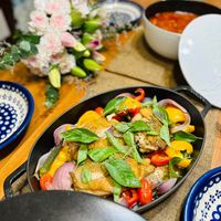 可能是豆腐、西班牙大鍋飯和燉小牛膝的圖像