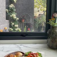 可能是咖啡和咖啡杯的圖像