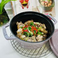 可能是拉麵、火鍋、豆腐和文字的圖像