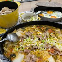 可能是拉麵、火鍋和豆腐的圖像