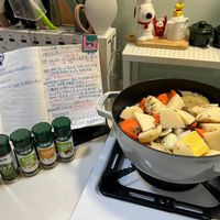 可能是慢燉鍋、食物和文字的圖像