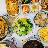 可能是炒麵、火鍋、炒飯和豆腐的圖像