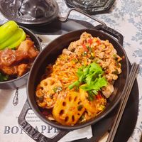 可能是火鍋、豆腐和文字的圖像