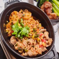 可能是火鍋、麵、豆腐和文字的圖像