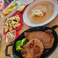 可能是肉排和文字的圖像