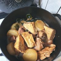 可能是豆腐和燉小牛膝的圖像