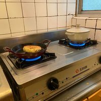 可能是抽油煙機和食物的圖像