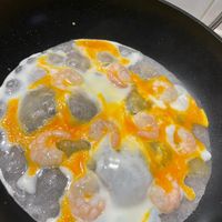 可能是水波蛋、歐姆蛋和蛋黃的圖像