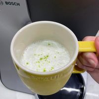 可能是咖啡、咖啡杯和文字的圖像