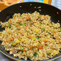 可能是炒飯、北非小米飯和印度香料飯的圖像