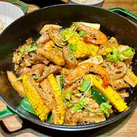 可能是火鍋、豆腐、拉麵和文字的圖像