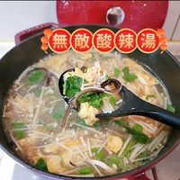 可能是拉麵、豆腐、粥、香菇、火鍋和文字的圖像