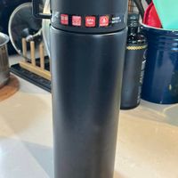可能是泡茶器、咖啡機和文字的圖像