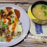 可能是豆腐、水波蛋、粥、歐姆蛋、拉麵和文字的圖像