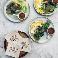 可能是炒飯、炒麵、歐姆蛋、麵、粥和文字的圖像