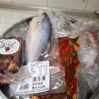 可能是鯷魚和文字的圖像