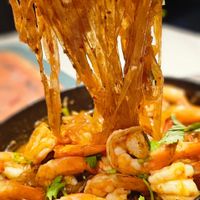 可能是炒麵、麵、拉麵和義大利麵的圖像
