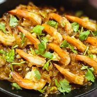可能是肉排和顯示的文字是「 STAUA e 」的圖像