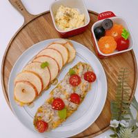 可能是麵包棒、水果和文字的圖像