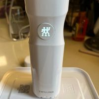 可能是顯示的文字是「究 ZWILLING 」的圖像