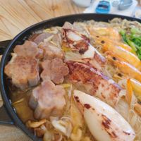 可能是水波蛋、火鍋、麵和拉麵的圖像