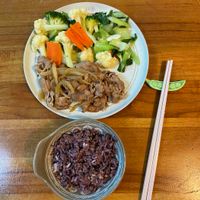 可能是拉麵、麵和文字的圖像