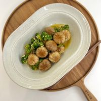 可能是無花果和顯示的文字是「 TAULS TAUS STAUB STAUB 」的圖像