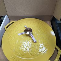 可能是鬆餅機和顯示的文字是「ク staub staub STAUB 」的圖像