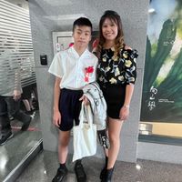 可能是 3 個人和文字的圖像