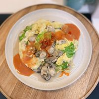 可能是水波蛋、香菇、歐姆蛋和魚卵的圖像