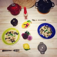 可能是豆腐、義大利麵、炒飯、香菇和文字的圖像