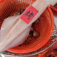 可能是壽司、拉麵、生魚片和文字的圖像