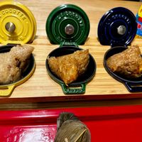 可能是顯示的文字是「 LA LA COCOTTE Phe 東泉 東泉」的圖像