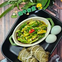 可能是炒麵、豆腐、拉麵和顯示的文字是「 tendi's fendi's kitchen 端午安康素 STAN MTTLS 」的圖像