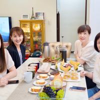 可能是 4 個人和文字的圖像