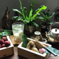可能是飲料、龍眼和文字的圖像