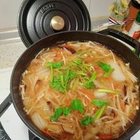 可能是麵、拉麵和文字的圖像